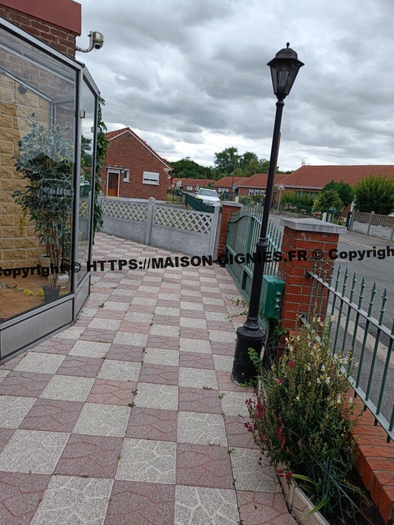 Entrée extérieur droit