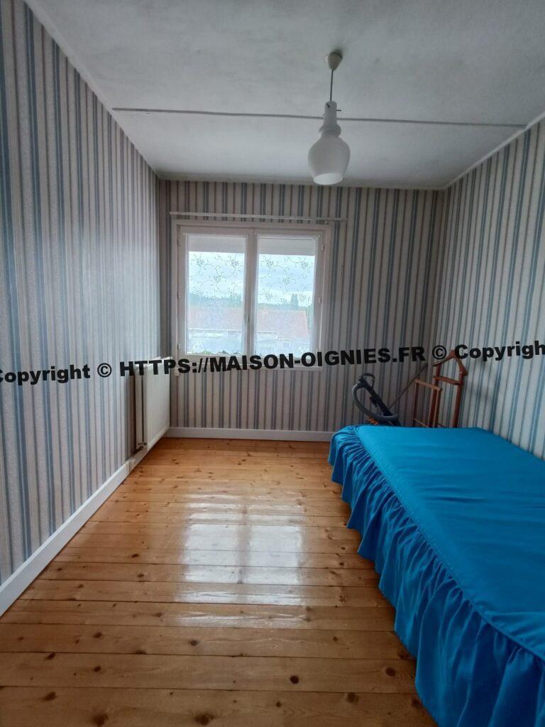 Petite chambre depuis porte