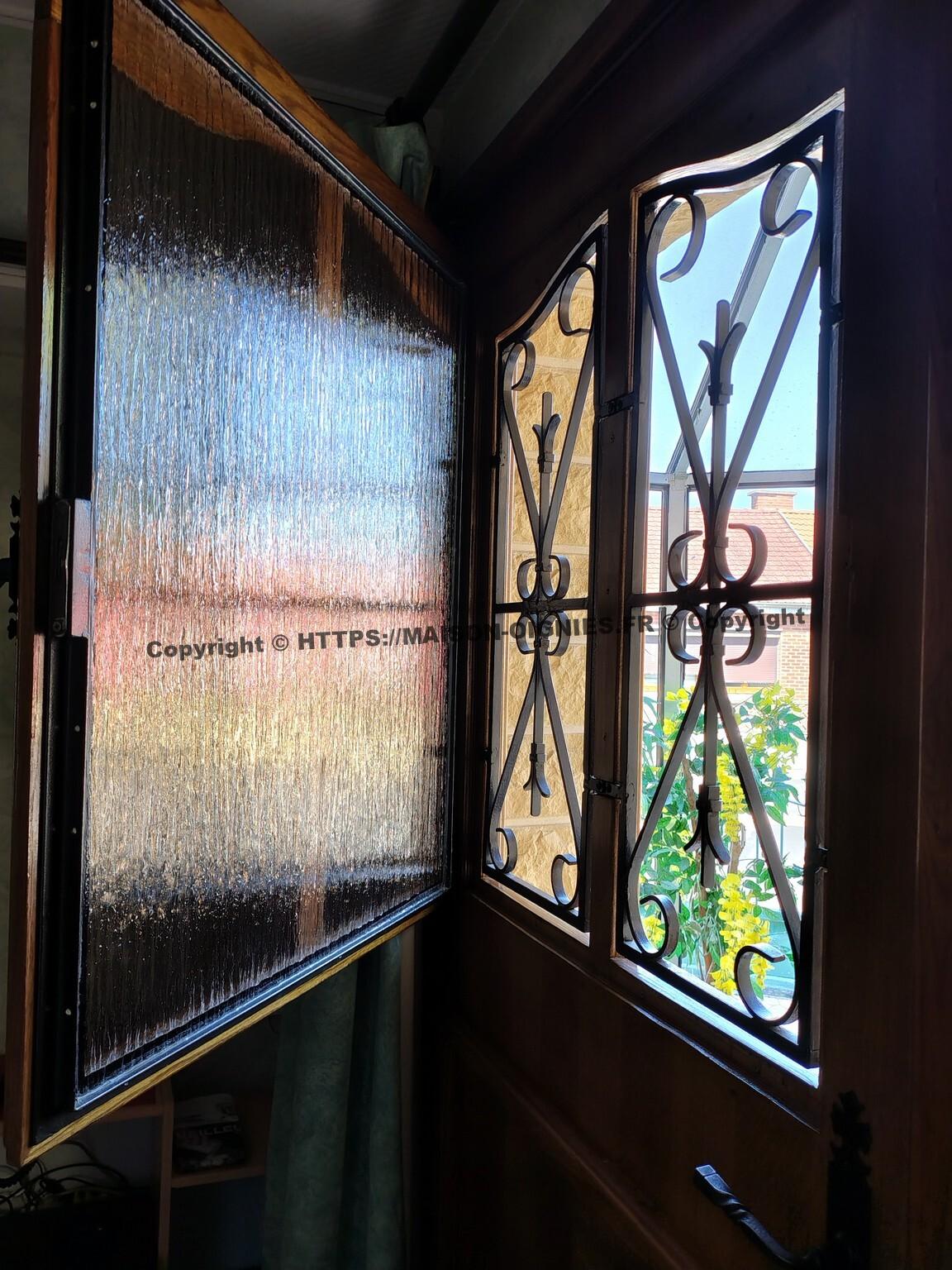 Porte entrée avant depuis l'intérieur